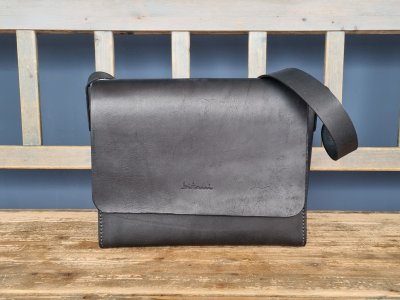 galerie/001 Taschen/005 Frank/resized/T0203 (2022-08-27) 1_small.jpg